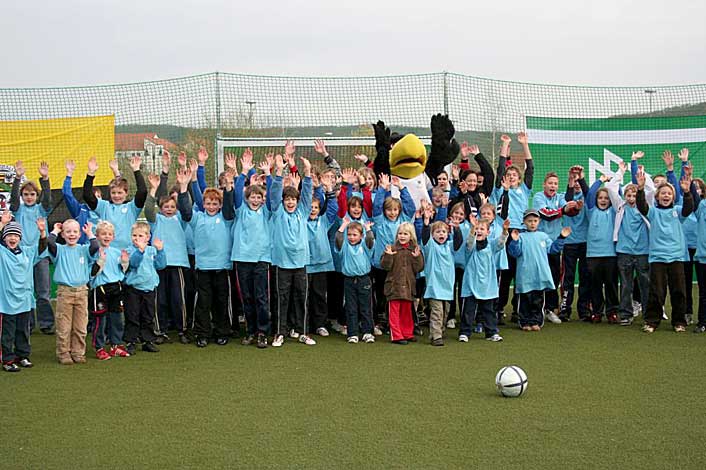 Freude bei den Kids bei der Einweihung.