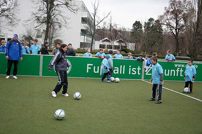 Wand der Freunde übergeben